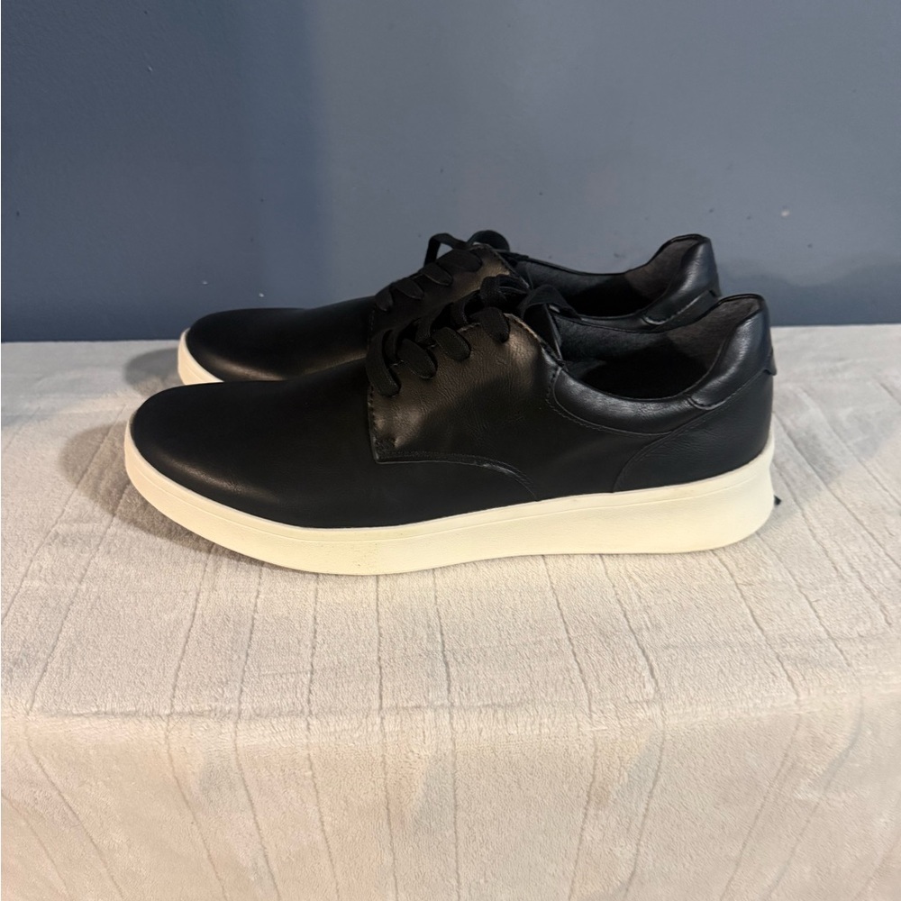 Sleek Black Men's Sneakers with White Sole